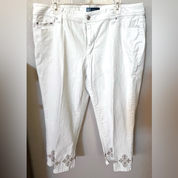 AVENUE Blue  
White Denim with Gold Embellishment
Sz 18 EUC - Picture 2 of 13